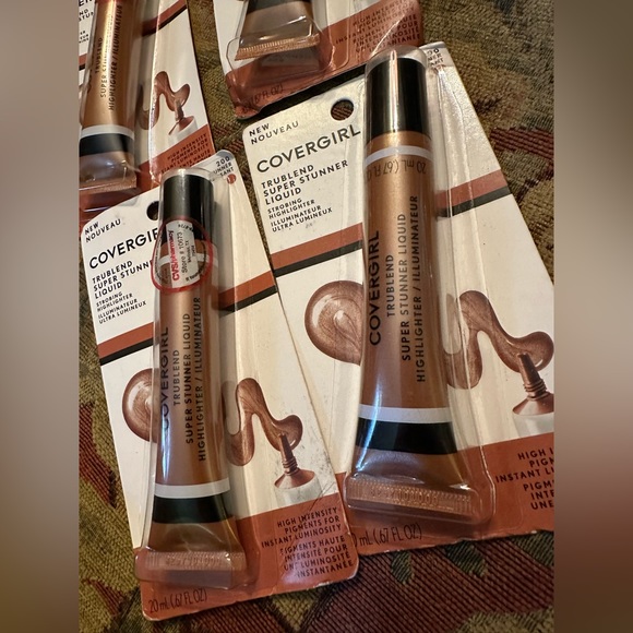4 tubes -Bronze Stunner by Covergirl new in package - Picture 2 of 6